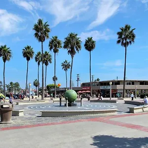 1000#4 Modern Home, Steps From W/ac! Newport Beach