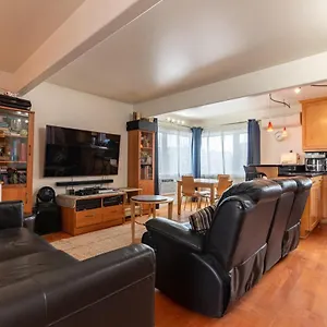 Newport House 1 Block From The Free Pickleball Courts And 5 Cruisers Newport Beach